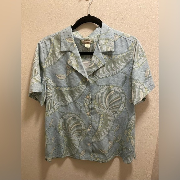 Tommy Bahama 100% Silk Button Down Tropical Blouse With Mother Of Pearl Buttons. - Picture 1 of 7